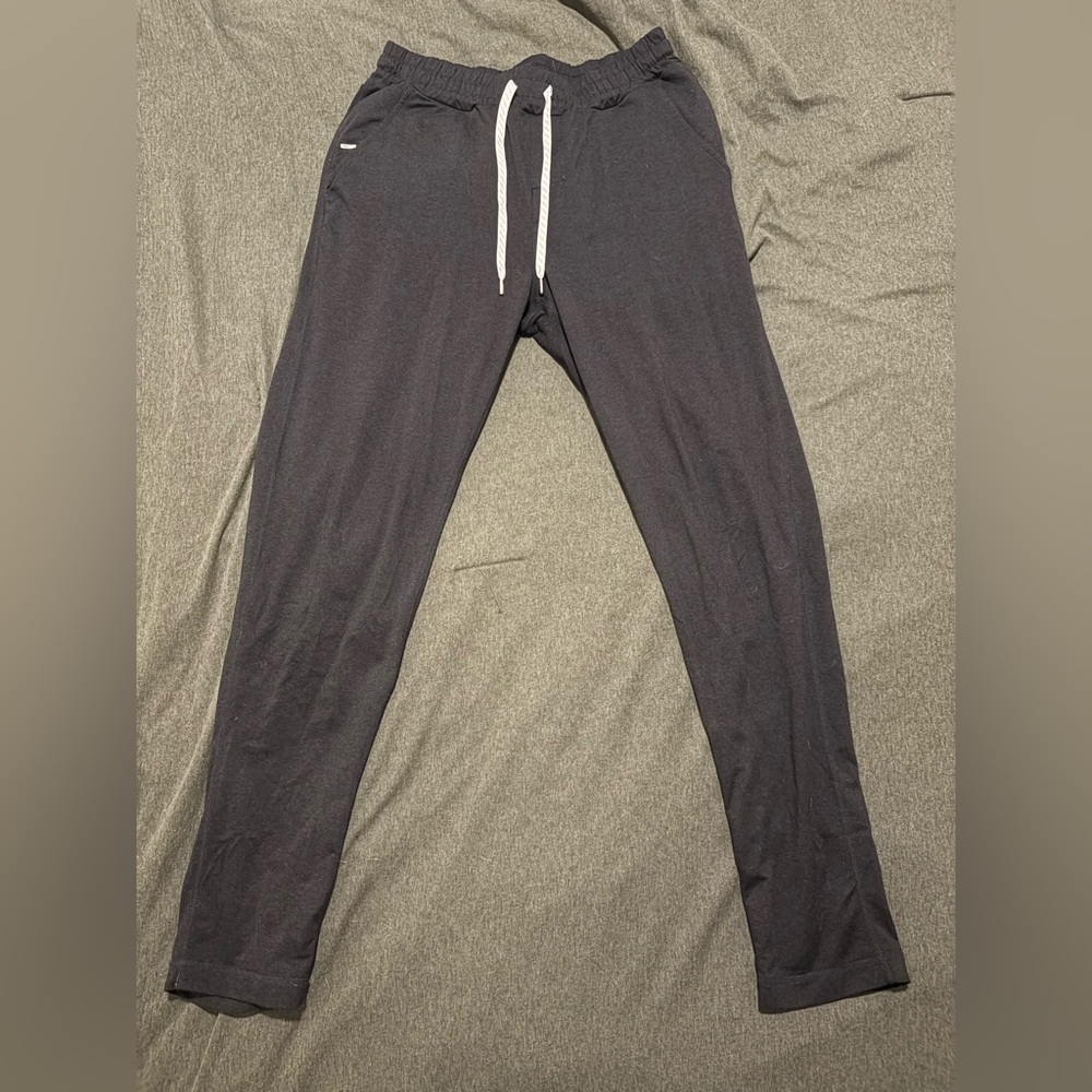 Vuori Ponto Performance Dreamknit Sweatpants in Heathered Black, Size M
